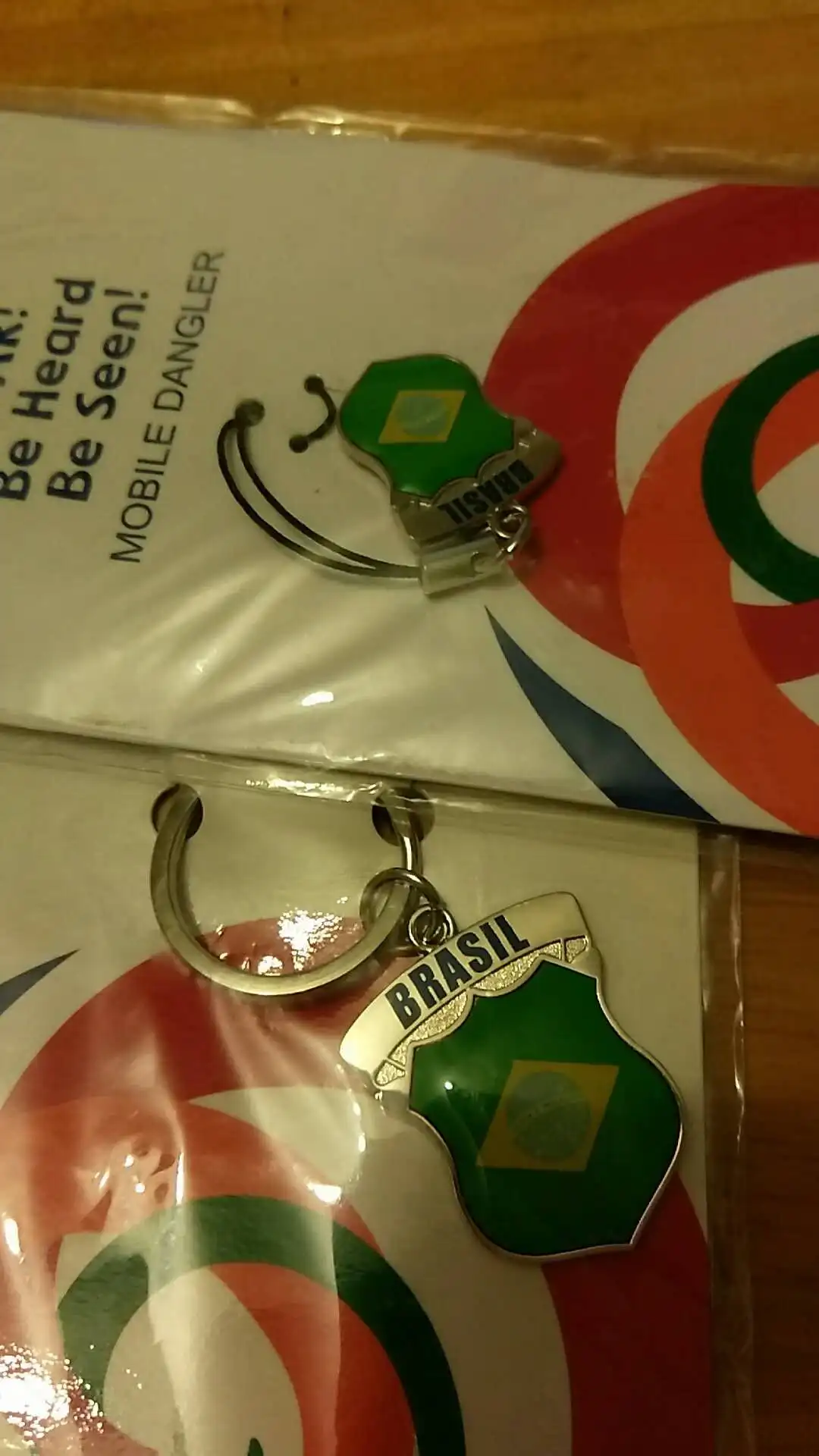 Anti counterfeiting Brazil World Cup commemorative key chain / mobile phone chain / BADGE 2010 South Africa genuine
Anti counterfeiting Brazil World Cup commemorative key chain / mobile phone chain / BADGE 2010 South Africa genuine