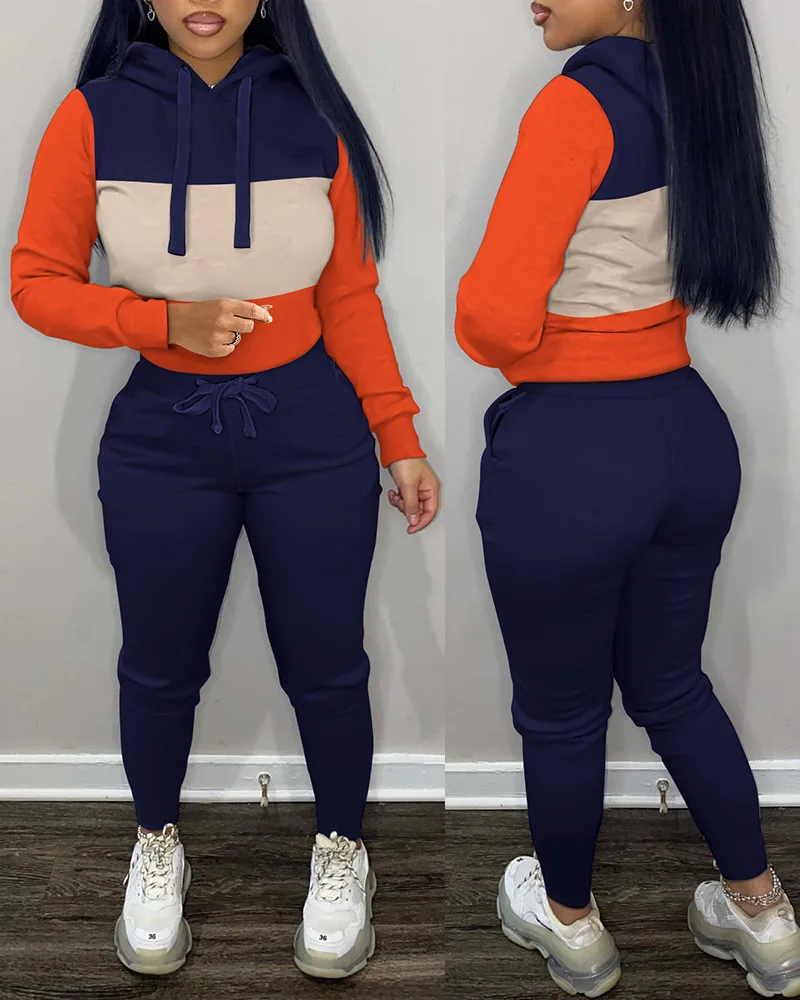 Комплект из толстовки с длинным рукавом и брюк на шнуровке
Комплект из толстовки с длинным рукавом и брюк на шнуровке