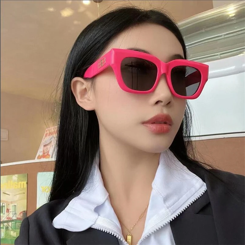 Tide beach travel glasses lady Slim polarized sunglasses women's senior sense summer
Tide beach travel glasses lady Slim polarized sunglasses women's senior sense summer