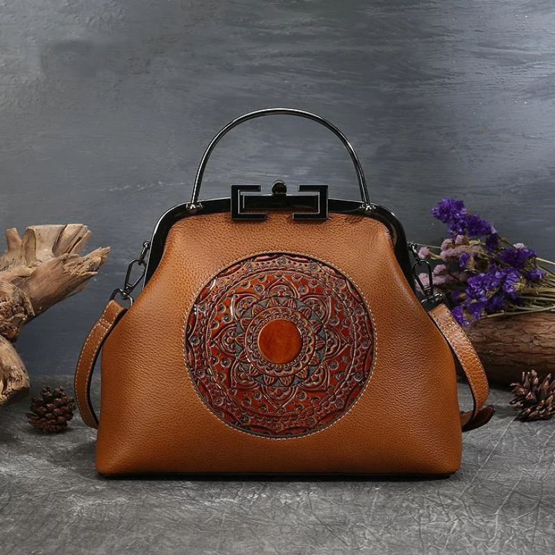Retro Handmade Totem Women Tote Bag 2022 New Lady Genuine Leather Hasp Shoulder Bags First Layer Cowhide Leisure Female Handbag
Retro Handmade Totem Women Tote Bag 2022 New Lady Genuine Leather Hasp Shoulder Bags First Layer Cowhide Leisure Female Handbag