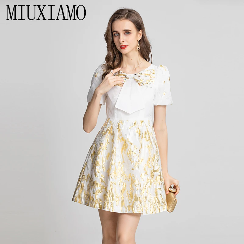 MIUXIMAO 2022 Высокое качество Весна-лето элегантное платье с коротким рукавом O-образным вырезом модное мини платье с принтом женские платья
MIUXIMAO 2022 Высокое качество Весна-лето элегантное платье с коротким рукавом O-образным вырезом модное мини платье с принтом женские платья