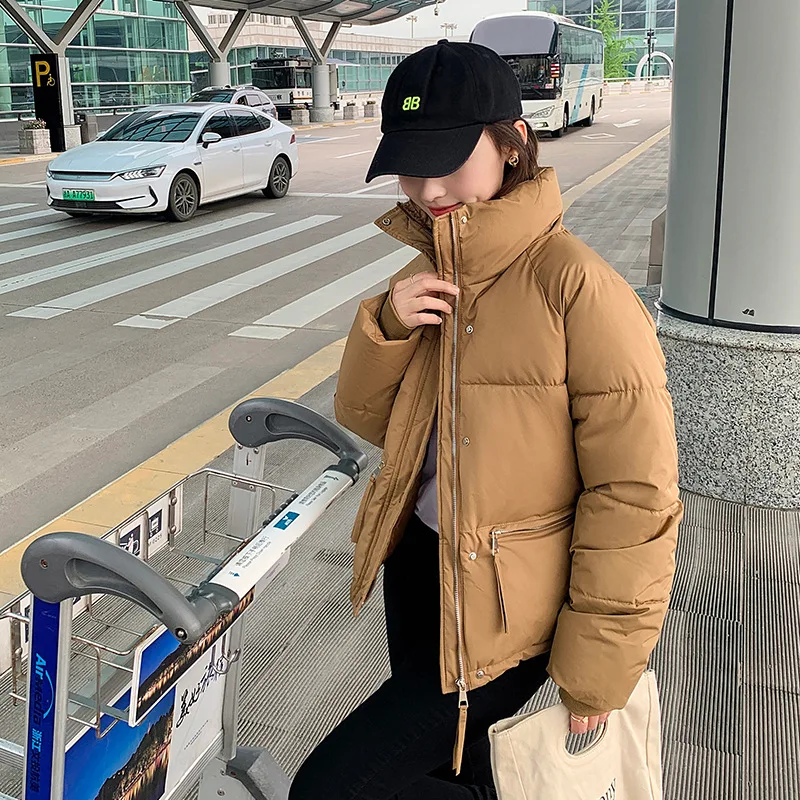 Beardon Autumn Winter 2023 New Women's Down Cotton Jacket Short Casual Standing Collar Loose Warm Coat 
Beardon Autumn Winter 2023 New Women's Down Cotton Jacket Short Casual Standing Collar Loose Warm Coat