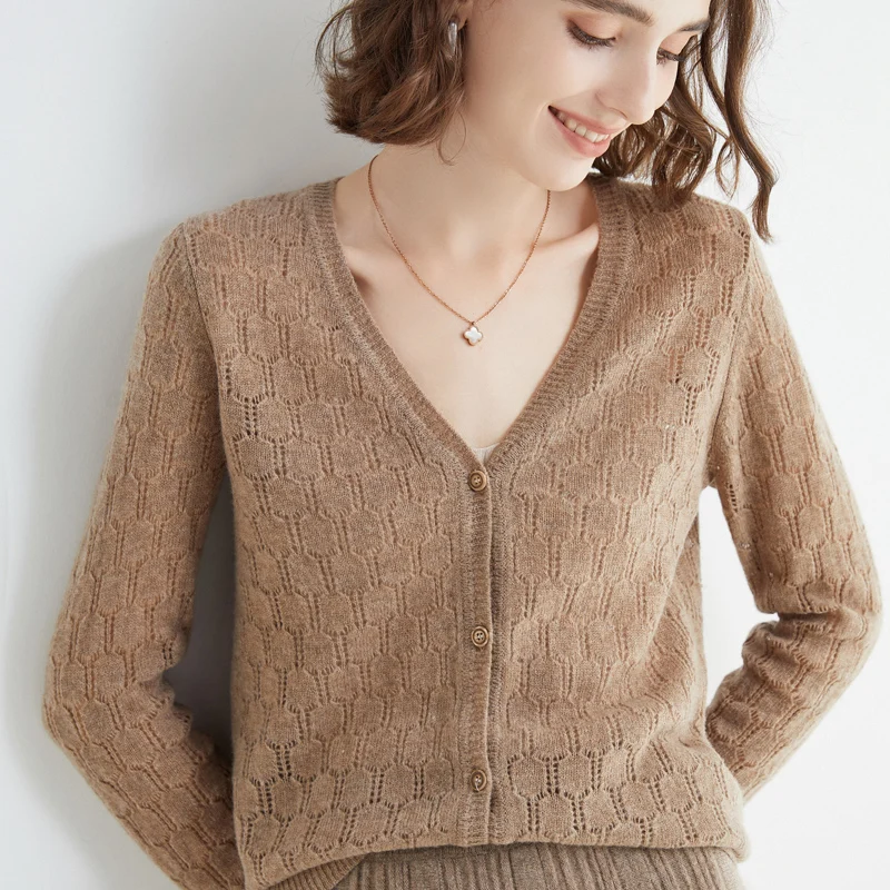 SpringAutumn New Cashmere Sweater Ladies V-neck Knit Jacket 100%Wool Cardigan Fashion Loose Shirt Hollow Top Solid Female Jacket
SpringAutumn New Cashmere Sweater Ladies V-neck Knit Jacket 100%Wool Cardigan Fashion Loose Shirt Hollow Top Solid Female Jacket