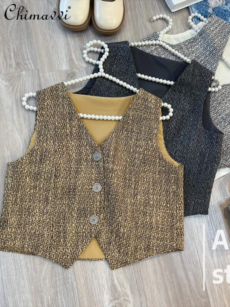 Retro Elegant Vest for Women 2023 Spring and Autumn New V-neck Sleeveless Vest Short Top Fashion Commute Style Waistcoat Female
Retro Elegant Vest for Women 2023 Spring and Autumn New V-neck Sleeveless Vest Short Top Fashion Commute Style Waistcoat Female