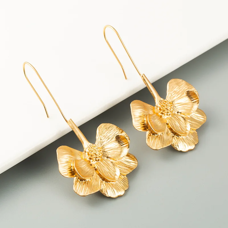 Europe and America exaggerate new fashionable long style flower minimalist temperament earrings
Europe and America exaggerate new fashionable long style flower minimalist temperament earrings