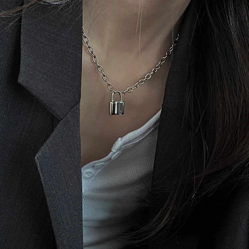 Lock necklace women/men thicker chain punk rock square padlock pendant necklace Vintage emo Accessory Goth jewelry
Lock necklace women/men thicker chain punk rock square padlock pendant necklace Vintage emo Accessory Goth jewelry