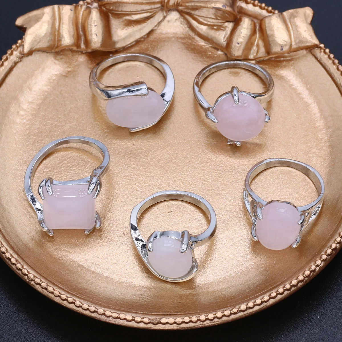 Vintage Elegant Style Irregular Shape Rose Quartz Ring Set Metal Ring Charm Wedding Banquet Party Ring For Woman Girls Gift
Vintage Elegant Style Irregular Shape Rose Quartz Ring Set Metal Ring Charm Wedding Banquet Party Ring For Woman Girls Gift