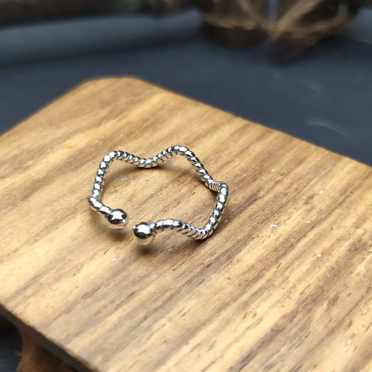 925 Index Finger Ring Sterling Silver Fashion Simple Fashion Individualized Cool Style Korean Version Retro Open Ring Mesh Red
925 Index Finger Ring Sterling Silver Fashion Simple Fashion Individualized Cool Style Korean Version Retro Open Ring Mesh Red