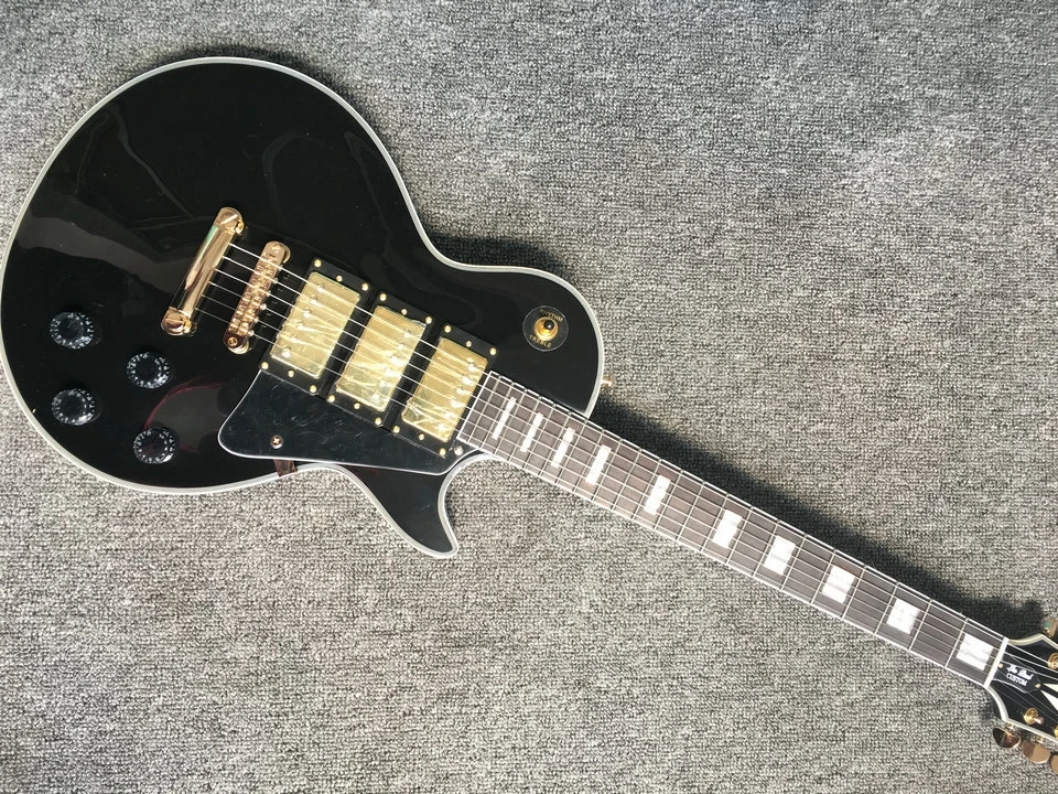 OEM 6-string electric guitar, rosewood fingerboard, black 3-piece pickup custom guitar free delivery
OEM 6-string electric guitar, rosewood fingerboard, black 3-piece pickup custom guitar free delivery