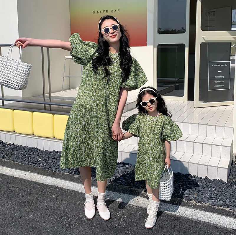 Family Matching Outfits Mother Kids Mother Daughter Matching ClothesNew Summer Holiday Dress Mommy and Me Family Look
Family Matching Outfits Mother Kids Mother Daughter Matching ClothesNew Summer Holiday Dress Mommy and Me Family Look