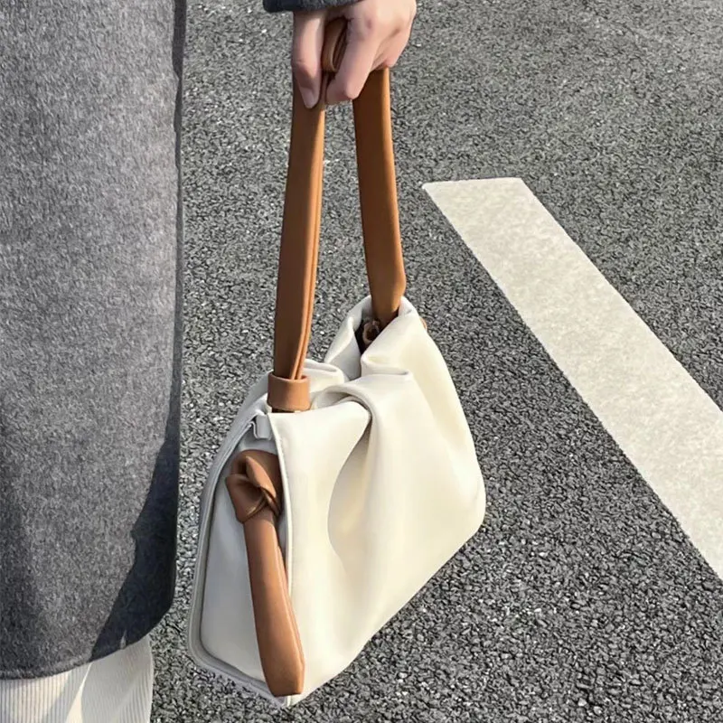 Contrast Color One Shoulder Cloud Bags Luxury Genuine Leather Commuter Totes Women Handbags Trend All-match Casual Bolsos Mujer
Contrast Color One Shoulder Cloud Bags Luxury Genuine Leather Commuter Totes Women Handbags Trend All-match Casual Bolsos Mujer
