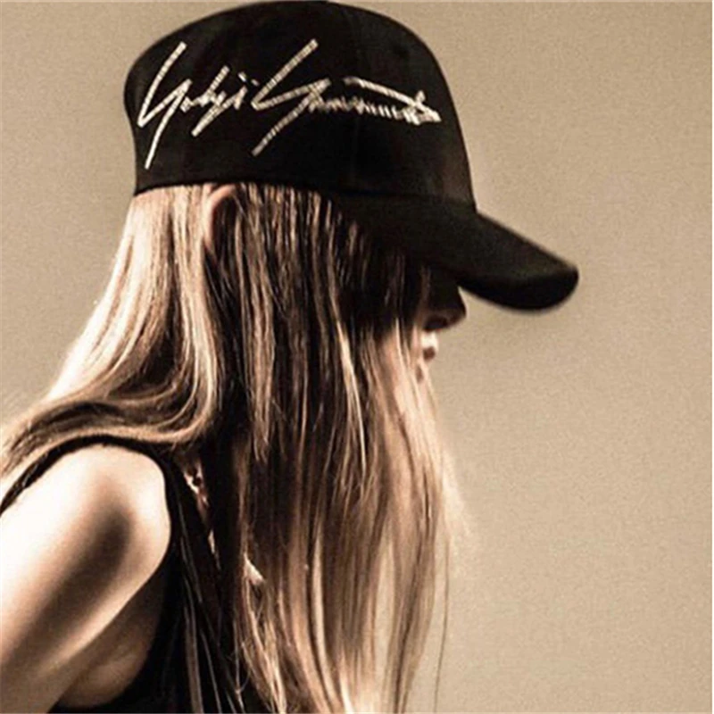 Yohji Cap Yamamoto Y-3 Co Фирменная Кепка с вышитыми изогнутыми полями для мужчин и женщин, летняя искусственная Кепка, бейсболка
Yohji Cap Yamamoto Y-3 Co Фирменная Кепка с вышитыми изогнутыми полями для мужчин и женщин, летняя искусственная Кепка, бейсболка