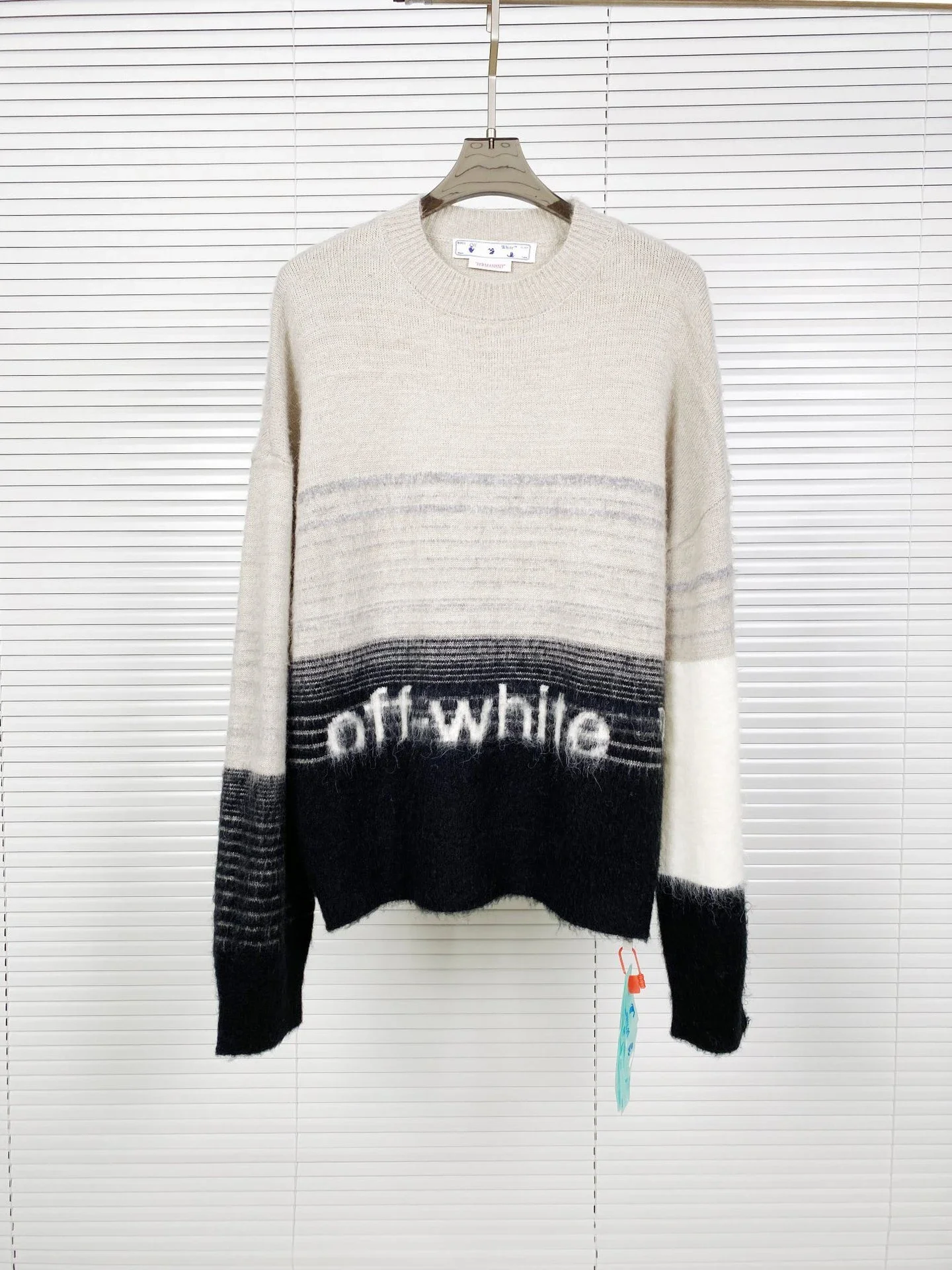 Hot fall and winter OW Monogrammed Logo Jacquard Mohair Sweater Men's & Women's Hoodie Sweater OFF WHITE
Hot fall and winter OW Monogrammed Logo Jacquard Mohair Sweater Men's & Women's Hoodie Sweater OFF WHITE