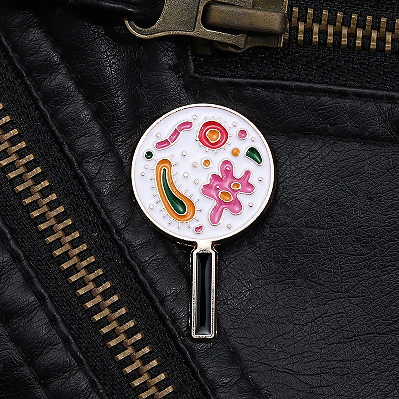 Металлическая брошь в форме лупы, ядра, микробные узоры, аксессуары для одежды, лабораторная бактериальная эмалированная брошь, значок на лацкан 
Металлическая брошь в форме лупы, ядра, микробные узоры, аксессуары для одежды, лабораторная бактериальная эмалированная брошь, значок на лацкан