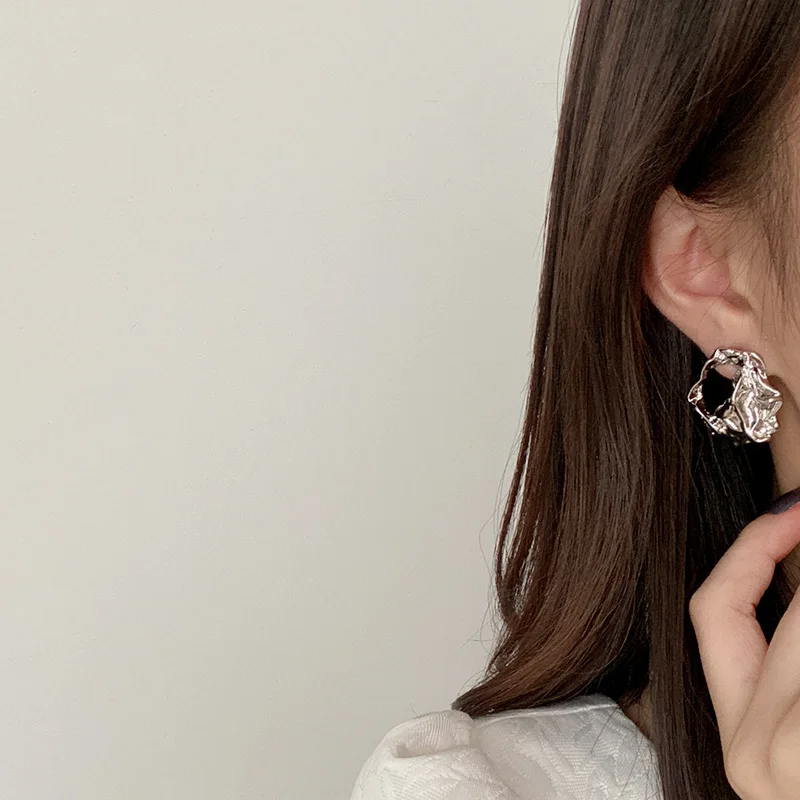 925 Silver 2022 Needle Advanced Retro Earrings Irregular Hollow Out Personality Trendy Simple Stud Earrings Temperament
925 Silver 2022 Needle Advanced Retro Earrings Irregular Hollow Out Personality Trendy Simple Stud Earrings Temperament