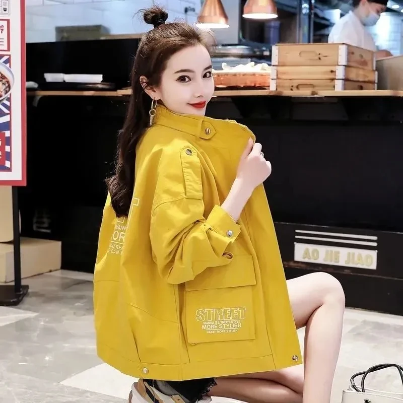 Women's Coat Spring Autumn New Style Printing Letter Loose Fashion Leisure Ladies Lining Short Windbreaker Jackets Female Coat
Women's Coat Spring Autumn New Style Printing Letter Loose Fashion Leisure Ladies Lining Short Windbreaker Jackets Female Coat