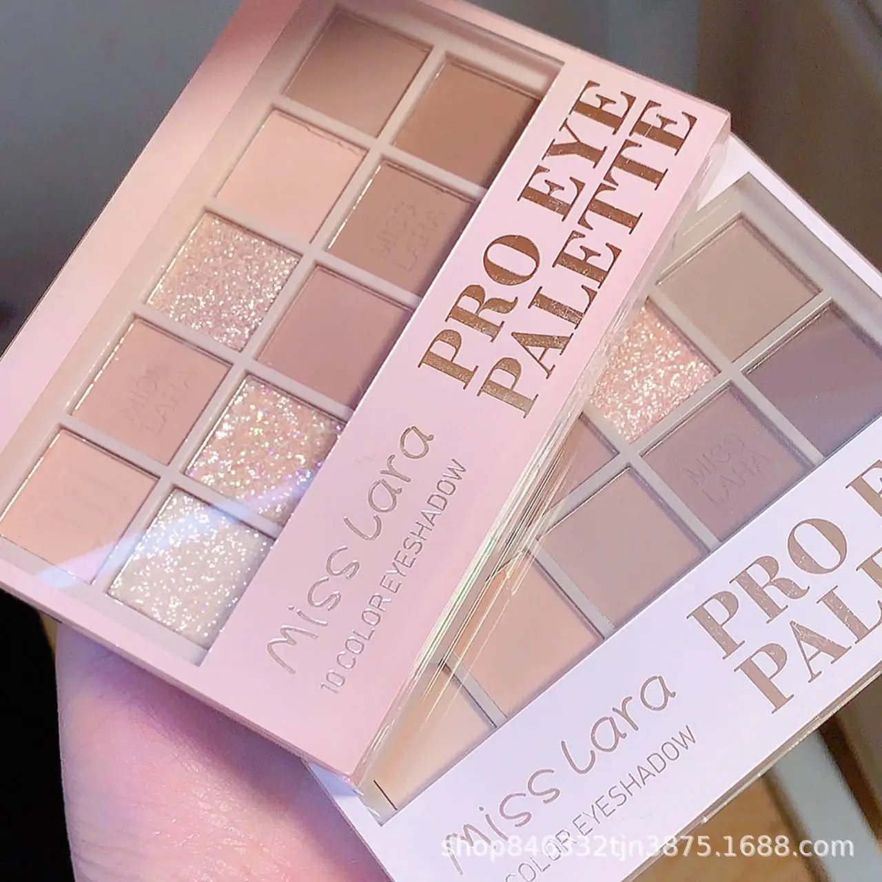Misslara 10-color Earth-colored Milk Tea Matte Nude Color Dry Rose Eyeshadow Palette Comes with a Brush
Misslara 10-color Earth-colored Milk Tea Matte Nude Color Dry Rose Eyeshadow Palette Comes with a Brush