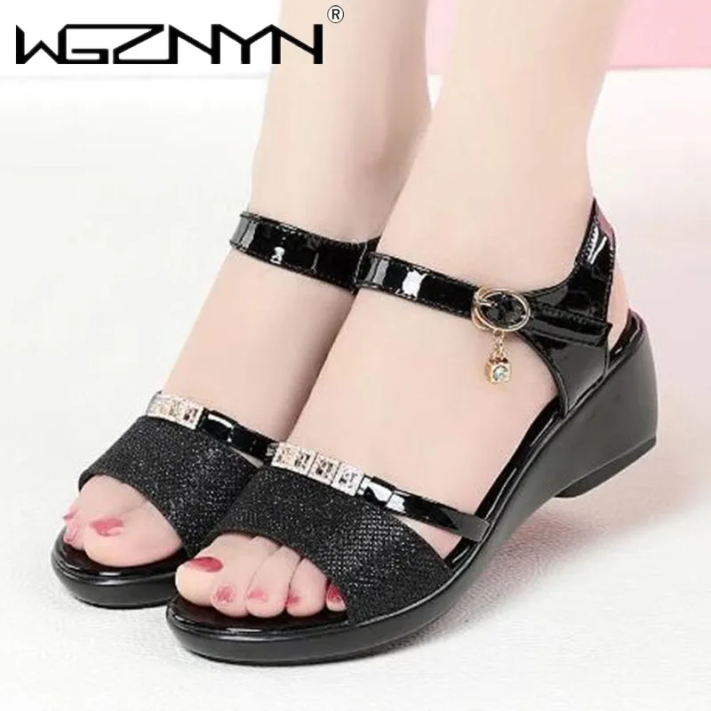 2022 Ladies Sandals Shining Shoes Women Luxury High Quality Sandals Ankle Mid Heel Block Party Open Toe Shoes Zapatos De Mujer
2022 Ladies Sandals Shining Shoes Women Luxury High Quality Sandals Ankle Mid Heel Block Party Open Toe Shoes Zapatos De Mujer