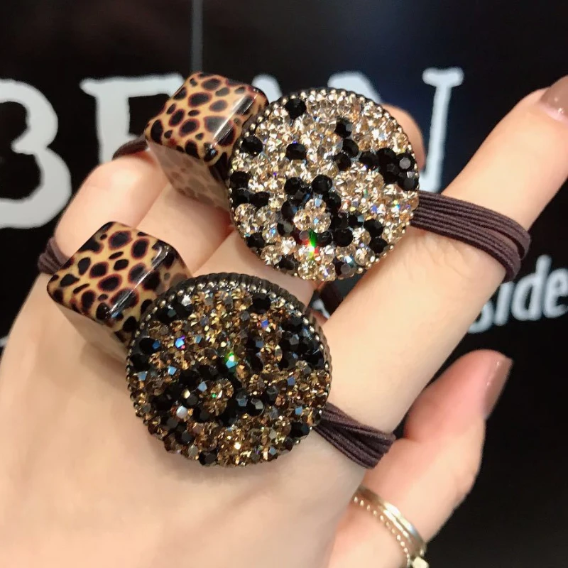 Retro Elegant New Rhinestone Leopard Print Hair Ties Ladies Crystal Head Rope Headdress Accessories for Women Luxury Jewelry
Retro Elegant New Rhinestone Leopard Print Hair Ties Ladies Crystal Head Rope Headdress Accessories for Women Luxury Jewelry