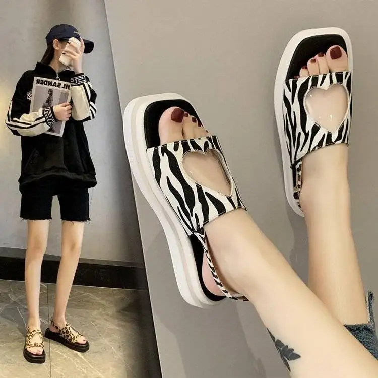 Женские сандалии на толстой подошве, летняя уличная одежда с леопардовым принтом, туфли с вырезами на плоской подошве, обувь в римском стиле...
Женские сандалии на толстой подошве, летняя уличная одежда с леопардовым принтом, туфли с вырезами на плоской подошве, обувь в римском стиле...