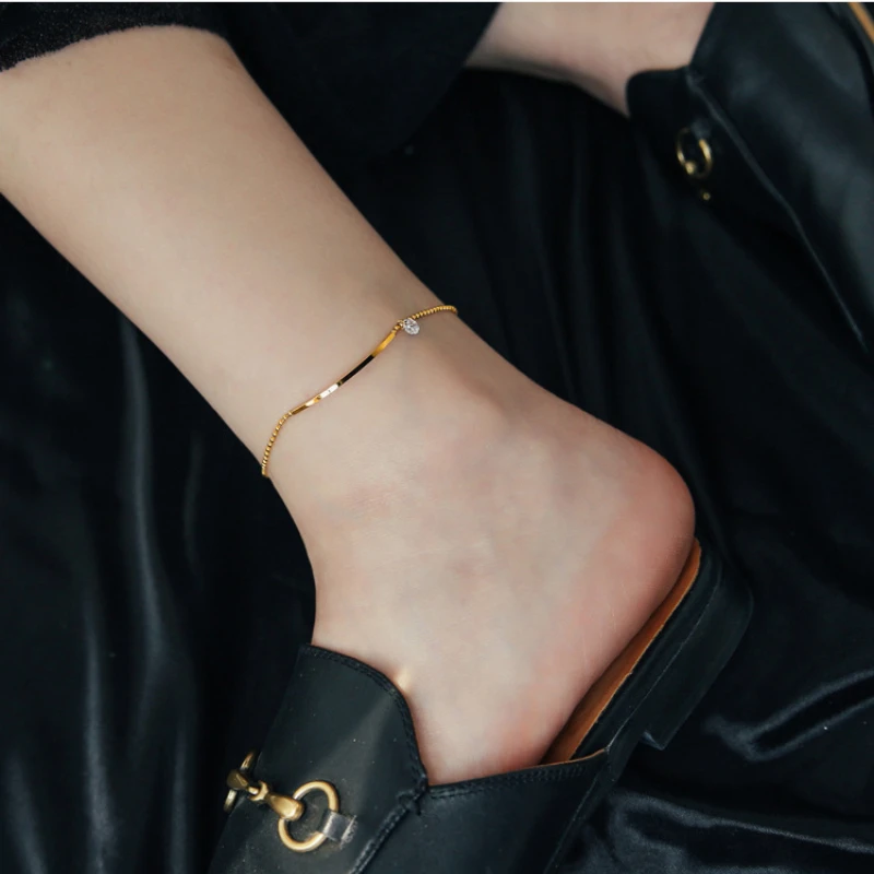 2023 New Fashion Summer Metal Zircon Anklet Chain for Women Golden Color Barefoot Bracelet Foot Simple Smiling Leg Jewelry
2023 New Fashion Summer Metal Zircon Anklet Chain for Women Golden Color Barefoot Bracelet Foot Simple Smiling Leg Jewelry