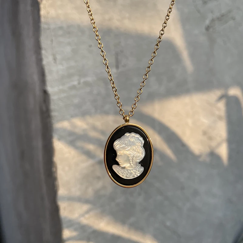 18K Gold Vintage Cameo Beauty Head Oval Mother of Pearl Shell Clavicle Necklace Statement Charm Choker Necklace Jewelry
18K Gold Vintage Cameo Beauty Head Oval Mother of Pearl Shell Clavicle Necklace Statement Charm Choker Necklace Jewelry