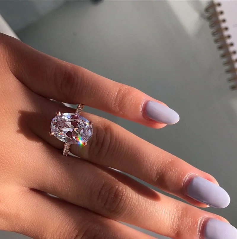 Fashion Big Oval Crystal Rings for Women White Zircon Rhinestone Inlaid Elegant Wedding Engagement Bridal Ring Fashion Jewelry
Fashion Big Oval Crystal Rings for Women White Zircon Rhinestone Inlaid Elegant Wedding Engagement Bridal Ring Fashion Jewelry