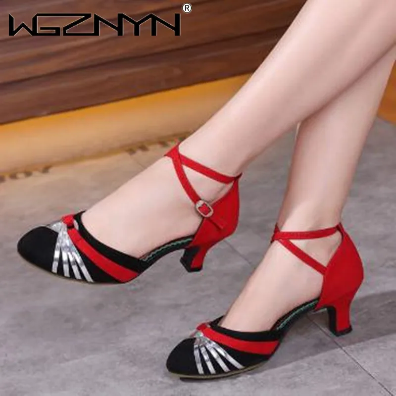 Туфли-лодочки женские на массивном каблуке, пикантные сандалии с ремешком и пряжкой, туфли с открытым носком для латиноамериканских танцев,...
Туфли-лодочки женские на массивном каблуке, пикантные сандалии с ремешком и пряжкой, туфли с открытым носком для латиноамериканских танцев,...