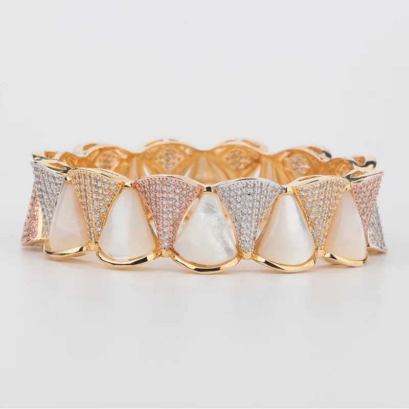 2021 New Gold Color Rose Gold Skirt Bangle Trend Noble Shell Bracelet Women's Exquisite Accessories Luxury Brand Birthday Gift
2021 New Gold Color Rose Gold Skirt Bangle Trend Noble Shell Bracelet Women's Exquisite Accessories Luxury Brand Birthday Gift