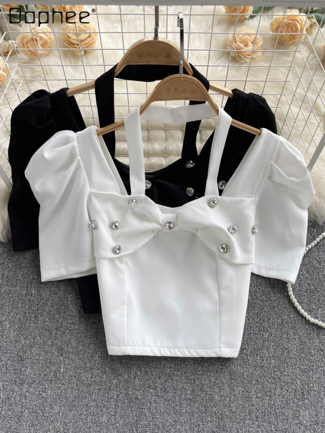 Sweet Halter Bow Beaded Elegant Top for Women 2022 Summer New Fashion Woman Slim Fit Short Puff Sleeve Black Blouse Streetwear
Sweet Halter Bow Beaded Elegant Top for Women 2022 Summer New Fashion Woman Slim Fit Short Puff Sleeve Black Blouse Streetwear