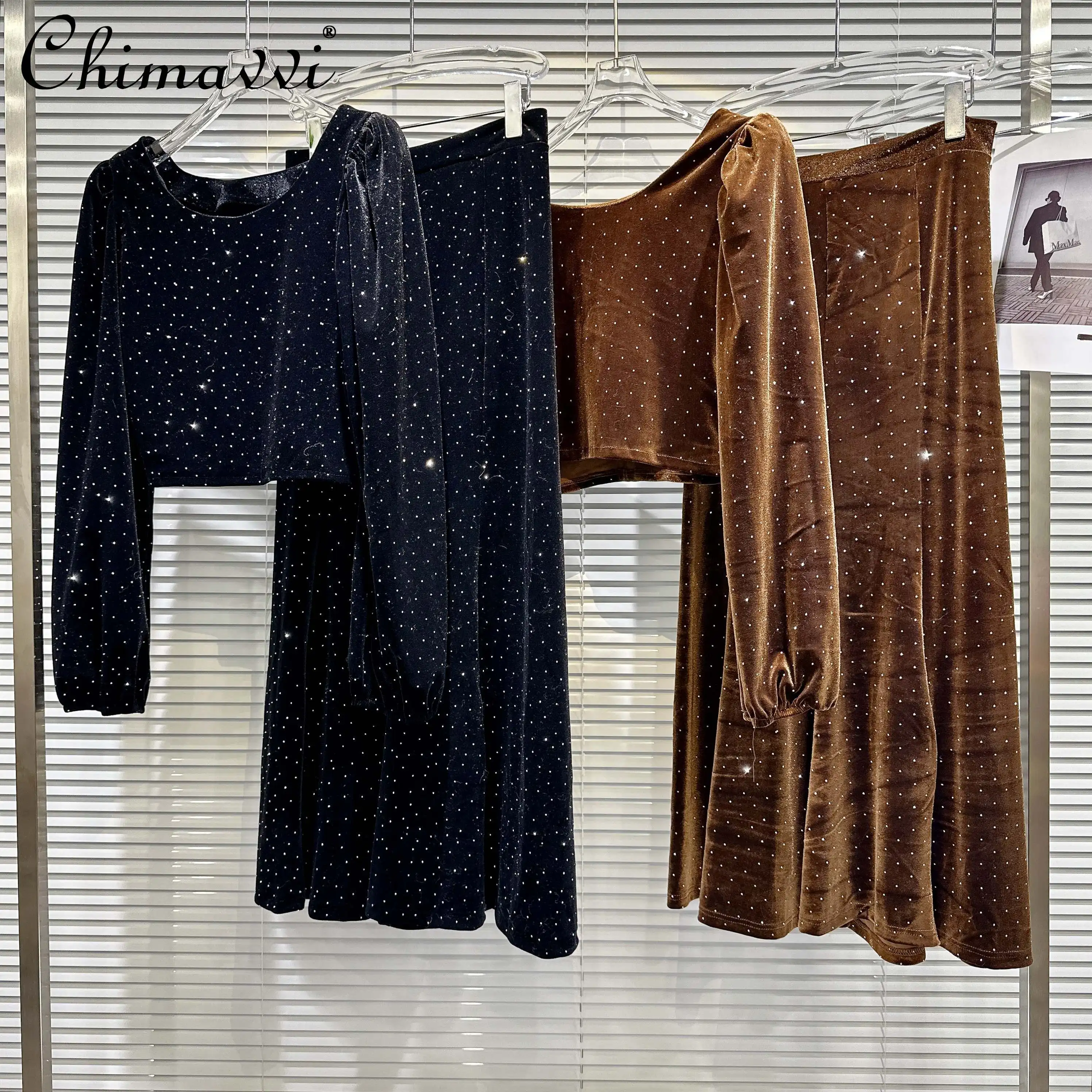 Ladies Two-piece Autumn Clothes Fashion Socialite Starry Rhinestone Velvet Pullover T-shirt Mid-Length Skirt Women's Outfits
Ladies Two-piece Autumn Clothes Fashion Socialite Starry Rhinestone Velvet Pullover T-shirt Mid-Length Skirt Women's Outfits