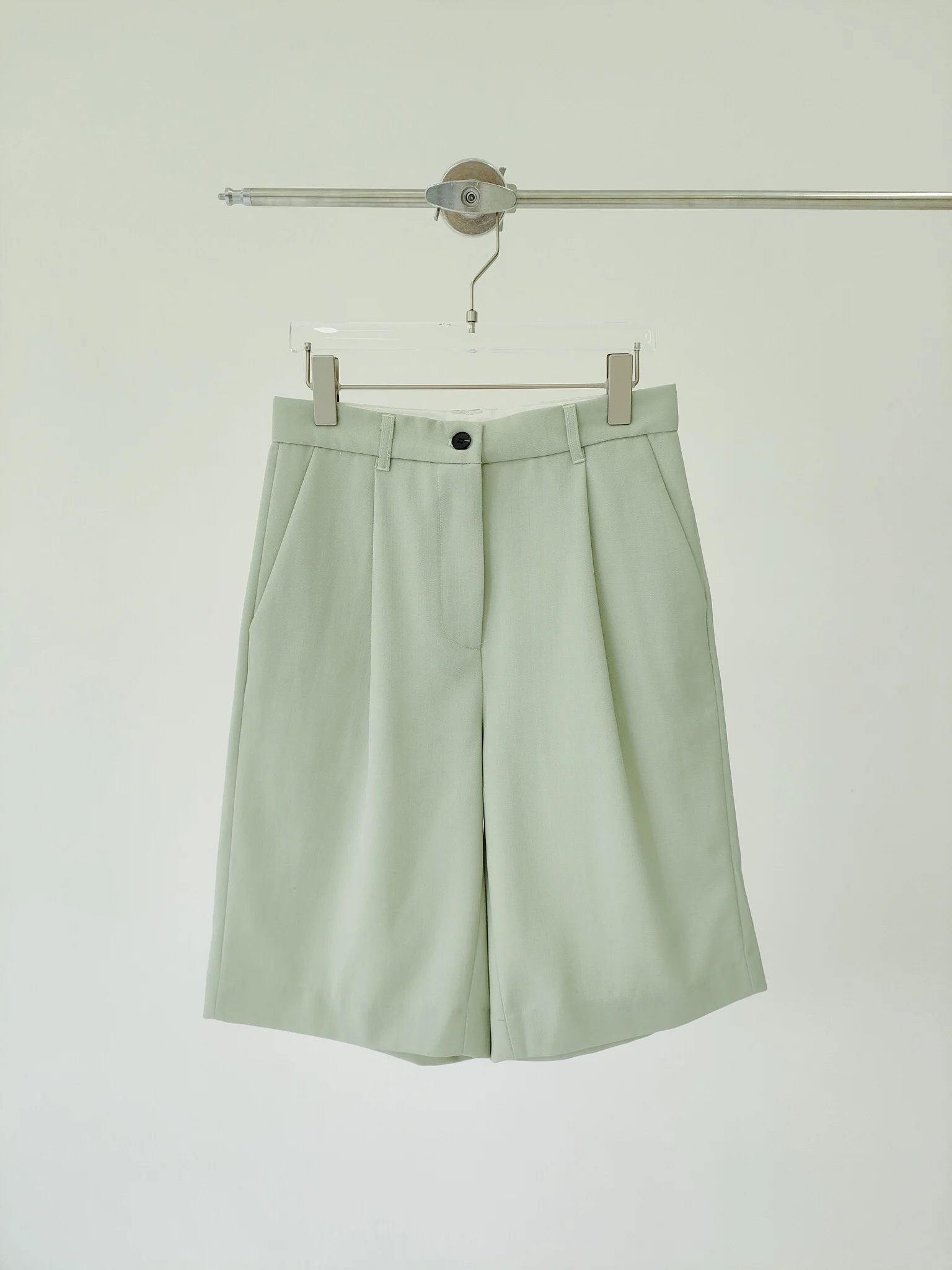 Mint green five-cent shorts spring and summer, soft, delicate and skin-friendly, French classic
Mint green five-cent shorts spring and summer, soft, delicate and skin-friendly, French classic
