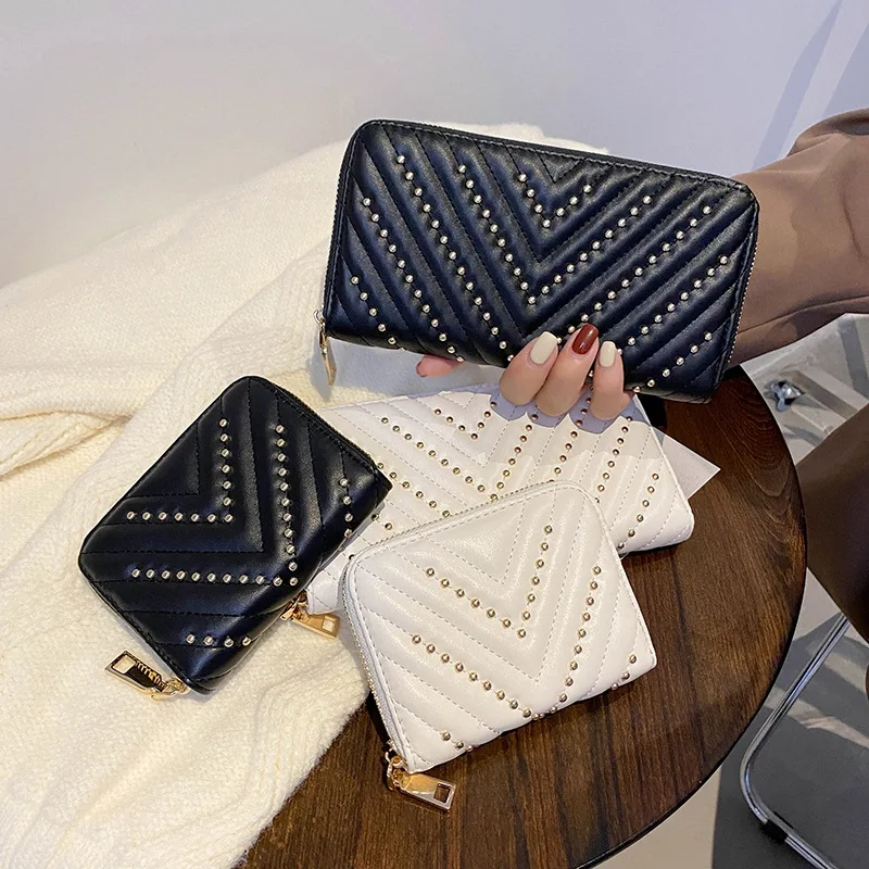 Women Wallets Rivet Bag Lady Purse Card Bag Long Change Pocket Bag Zipper HandBag Purses
Women Wallets Rivet Bag Lady Purse Card Bag Long Change Pocket Bag Zipper HandBag Purses