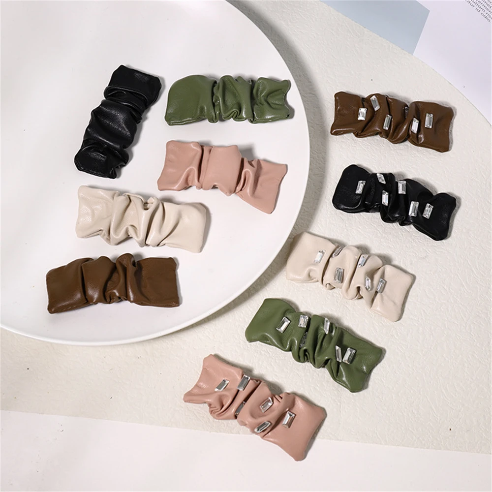 Fashion Pleated PU Hairpin Ornaments Adult Women Bangs Hair BB Clip Snap Hair Clips Trendy Hair Accessories For Girls Headwear
Fashion Pleated PU Hairpin Ornaments Adult Women Bangs Hair BB Clip Snap Hair Clips Trendy Hair Accessories For Girls Headwear