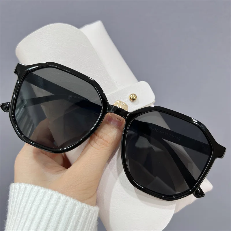 New Vintage Big Frame Sunglasses Women Retro Style Green Yellow Brown Sun Glasses Men Personality trend Eyewear UV400 Glasses
New Vintage Big Frame Sunglasses Women Retro Style Green Yellow Brown Sun Glasses Men Personality trend Eyewear UV400 Glasses