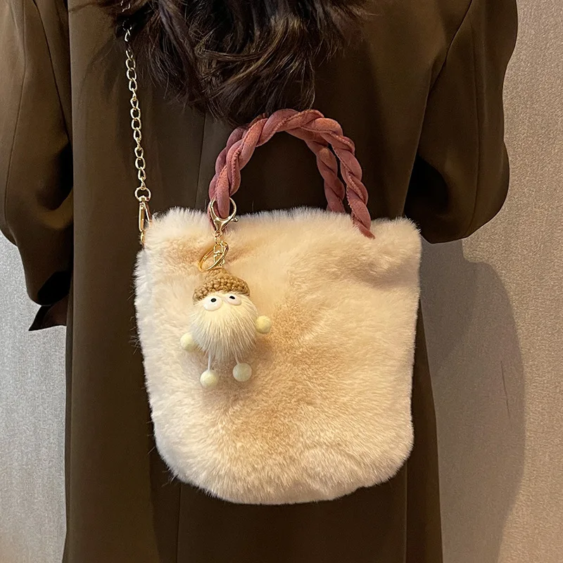 Plush small bag female bag 2022 new autumn/winter cute chain crossbody bag small hair portable bucket bag tide
Plush small bag female bag 2022 new autumn/winter cute chain crossbody bag small hair portable bucket bag tide