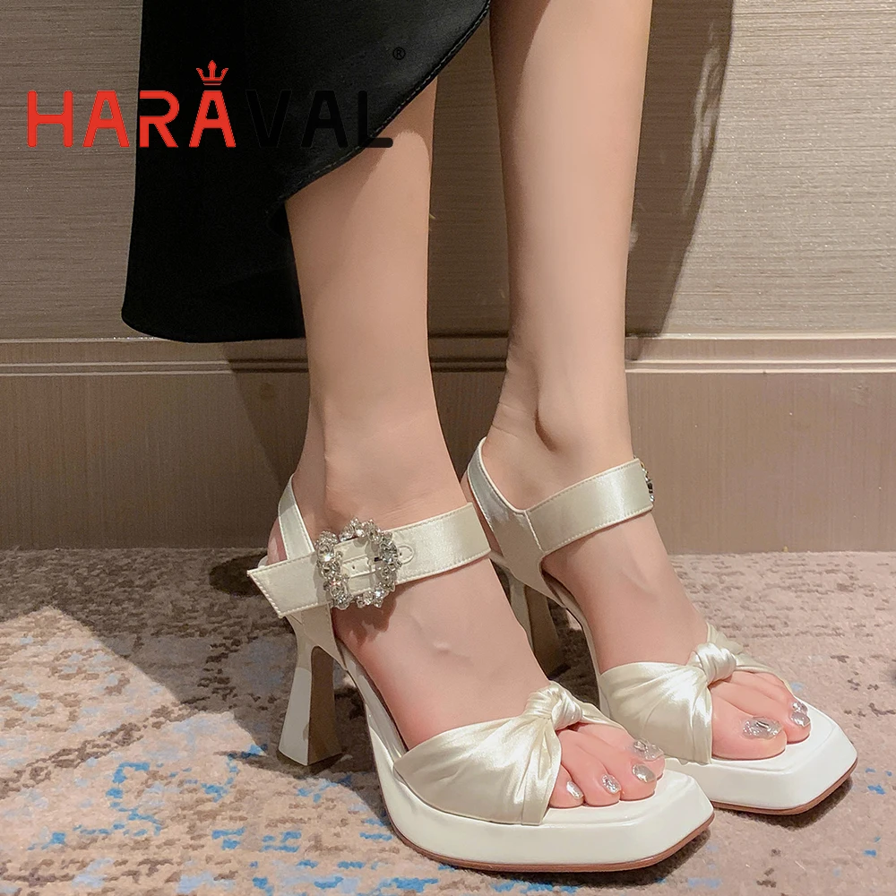 HARAVAL Women Wedding Sandals Silk Elegant Sexy High Heels Buckle Peeped Toe Solid Fashion Lady Casual Fashion Footwear
HARAVAL Women Wedding Sandals Silk Elegant Sexy High Heels Buckle Peeped Toe Solid Fashion Lady Casual Fashion Footwear