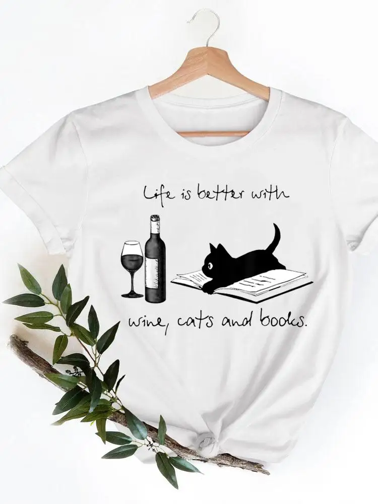 Женская футболка с коротким рукавом, с рисунком кошки 
Женская футболка с коротким рукавом, с рисунком кошки