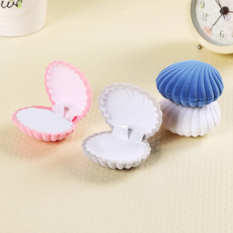 1 Pc Lovely Shell Shape Flannel Jewelry Box Wedding Engagement Ring Box For Earrings Necklace Bracelet Display Gift Box Holder 
1 Pc Lovely Shell Shape Flannel Jewelry Box Wedding Engagement Ring Box For Earrings Necklace Bracelet Display Gift Box Holder