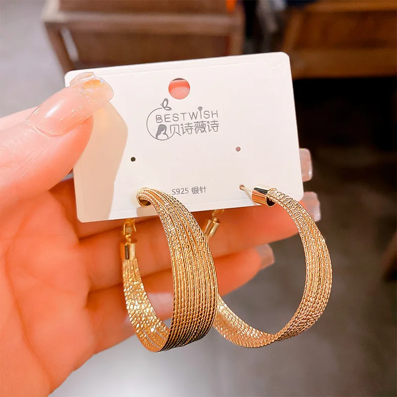 Новинка 2023, нишевой дизайн с преувеличенной индивидуальностью, Золотые Ретро и элитные серьги с искусственным ощущением, роскошные серьги ...
Новинка 2023, нишевой дизайн с преувеличенной индивидуальностью, Золотые Ретро и элитные серьги с искусственным ощущением, роскошные серьги ...