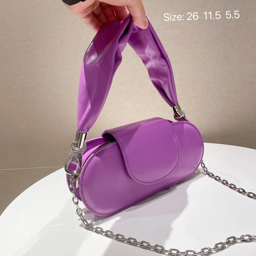 2023 New European and American Fashion Retro Wide Shoulder Chain Shoulder Underarm Bag Portable Messenger Bag Fashion
2023 New European and American Fashion Retro Wide Shoulder Chain Shoulder Underarm Bag Portable Messenger Bag Fashion