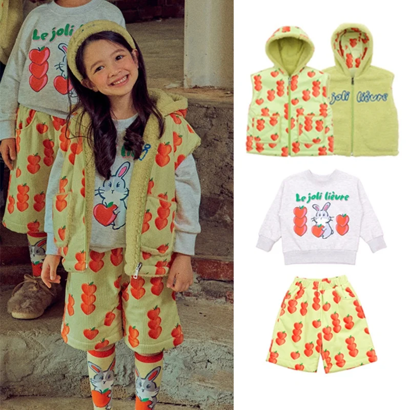 Jenny&Dave 2023 new autumn and winter boys and girls' printed double-sided waistcoat Korean version ins children's apple printed
Jenny&Dave 2023 new autumn and winter boys and girls' printed double-sided waistcoat Korean version ins children's apple printed