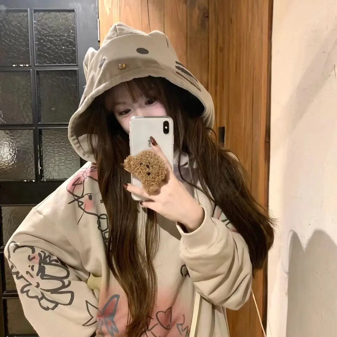 Хлопковая толстовка с капюшоном Hello Kitty, толстовка с капюшоном с аниме-рисунком Sanrio и граффити, повседневные свободные универсальные топы для студентов
Хлопковая толстовка с капюшоном Hello Kitty, толстовка с капюшоном с аниме-рисунком Sanrio и граффити, повседневные свободные универсальные топы для студентов