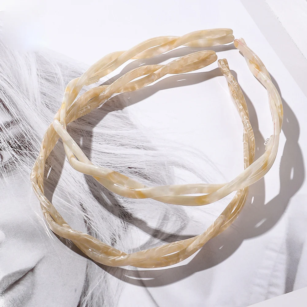 2022 New Fashion All-match Acetate Sweet Braided Headband Hairbands for Women Girls Vintage Clamp Hair Accessories Headwear
2022 New Fashion All-match Acetate Sweet Braided Headband Hairbands for Women Girls Vintage Clamp Hair Accessories Headwear