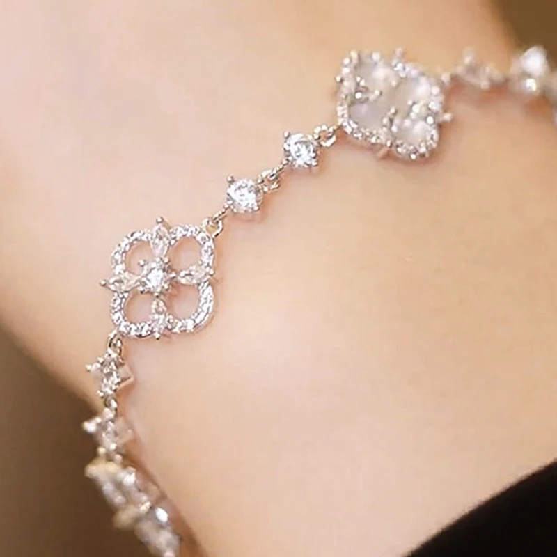 Temperament Shine Lucky Flower Bracelets Personalized Romantic Charm Women Anniversary Exquisite Luxury Bracelets Jewelry Gift
Temperament Shine Lucky Flower Bracelets Personalized Romantic Charm Women Anniversary Exquisite Luxury Bracelets Jewelry Gift