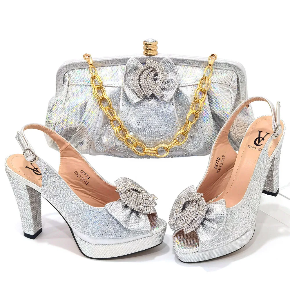 2022 New Arrival Fashion Full Of Crystal Decoration Style Mature Noble Silver Color Ladies Shoes and Bag for Party Wedding
2022 New Arrival Fashion Full Of Crystal Decoration Style Mature Noble Silver Color Ladies Shoes and Bag for Party Wedding