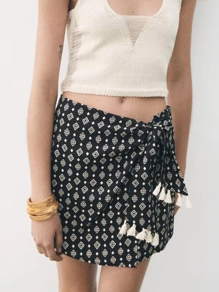 TRAF 2023 New Women Printed Skirt Shorts Summer Female Fashion Leisure Vacation Style Vintage Su Sui Design Mini Shorts
TRAF 2023 New Women Printed Skirt Shorts Summer Female Fashion Leisure Vacation Style Vintage Su Sui Design Mini Shorts
