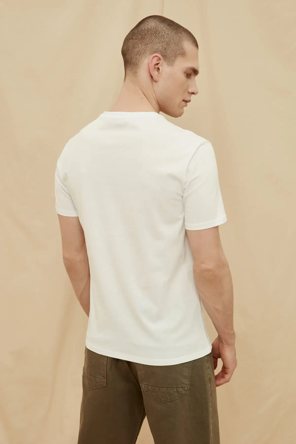 Trendyol Male T-Shirt TMNSS21TS1479
Trendyol Male T-Shirt TMNSS21TS1479