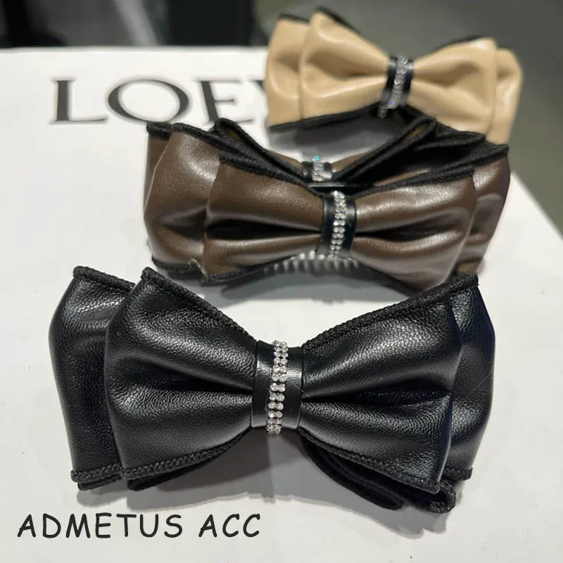 Leather bow hairpin back head spring clip haircard literary vintage fashion commuter hair accessories women
Leather bow hairpin back head spring clip haircard literary vintage fashion commuter hair accessories women
