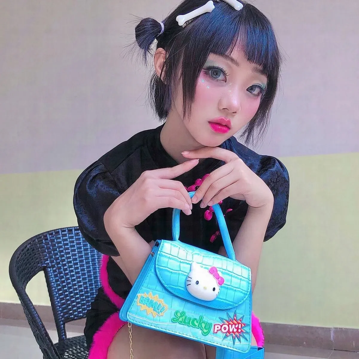 Sanrio Hellokitty Vintage Personality Fashion Gradual Change Handheld Oblique Straddle Bag Hot Girl Bag Girl Gift 
Sanrio Hellokitty Vintage Personality Fashion Gradual Change Handheld Oblique Straddle Bag Hot Girl Bag Girl Gift